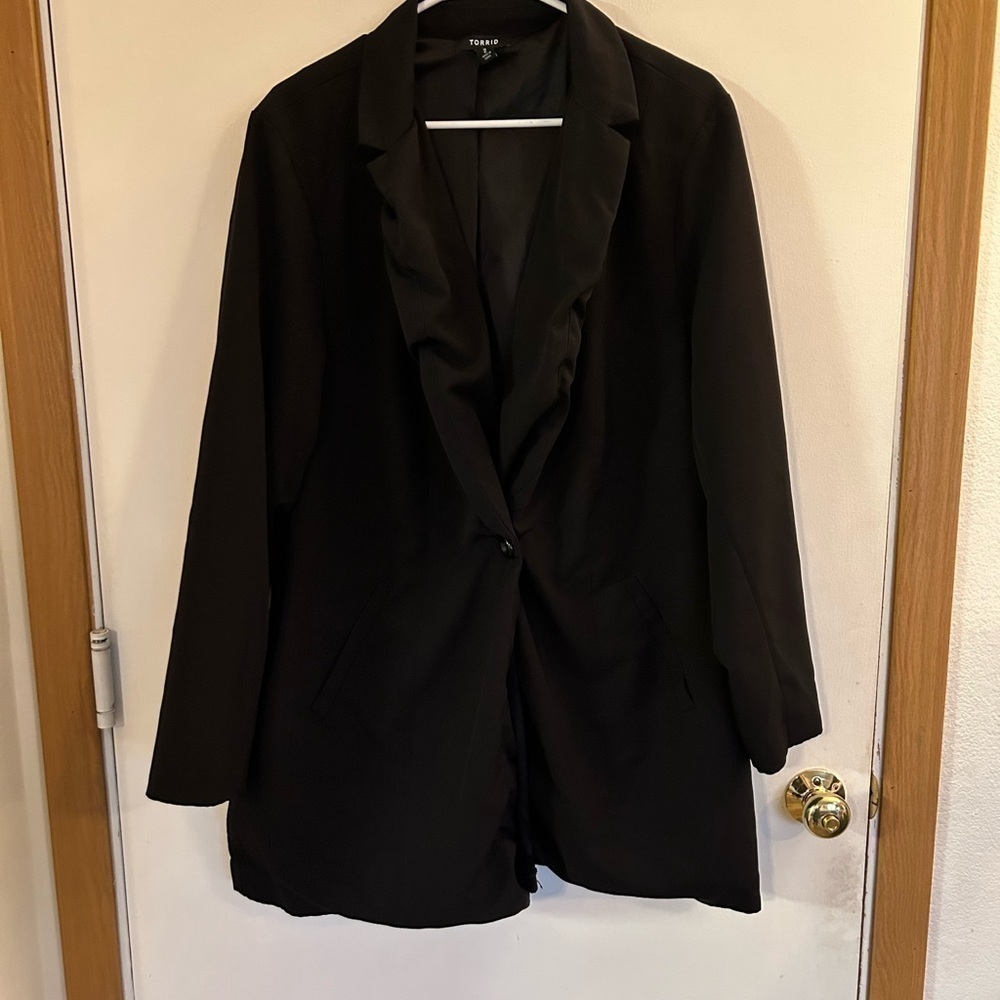 Torrid size 2 ladies black stretchy pull on one button blazer